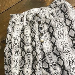 Polly Snake Skin Skinny Jeans, size 4